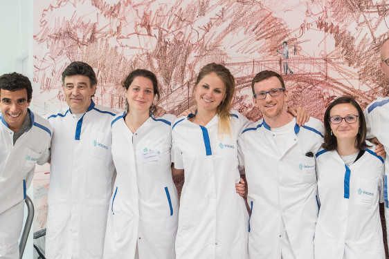 Groupe de soignants au gymnase