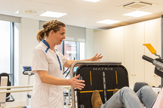 Patient en exercice de poussée